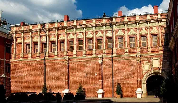 Где на перроне искать транспорт для обзорных поездок